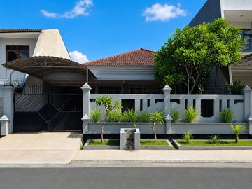 Rumah Dharmahusada Indah  STRATEGIS ROW 3 MOBIL