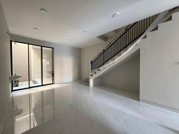 Dijual Rumah Baru Ready, Lokasi Strategis di Wisma Mukti, Klampis, Sby