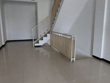Disewa Ruko Raya Dharmahusada Surabaya Timur - Lokasi Strategis