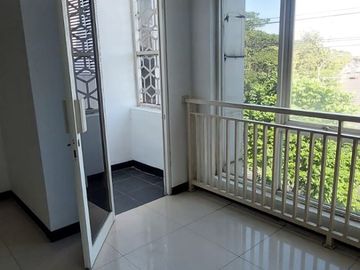 Disewa Ruko Raya Dharmahusada Surabaya Timur - Lokasi Strategis