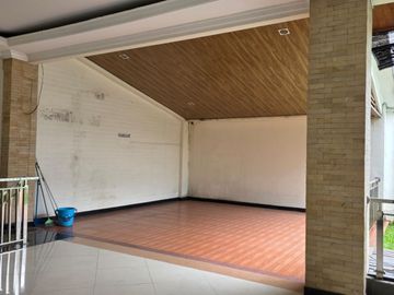 Dijual Rumah Mewah Semi Furnished di BSD Taman Giri Loka