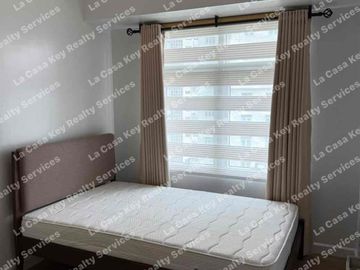 For Lease/Rent Three(3) Bedroom with balcony and 1 Parking _ Two Serendra- Red Oak Tower