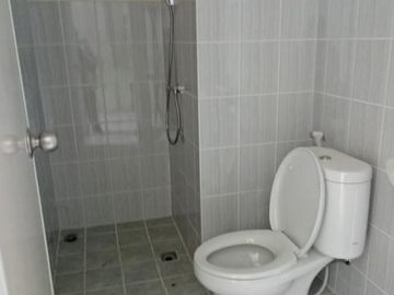 Jual cepat, Apartemen Puncak Dharmahusada 2 bedroom unfurnished Tower B Lantai 21