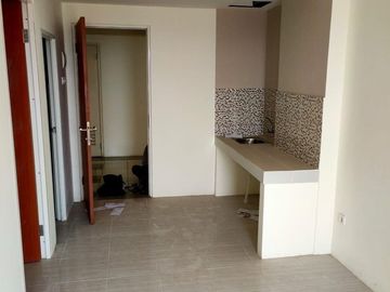 Jual cepat, Apartemen Puncak Dharmahusada 2 bedroom unfurnished Tower B Lantai 21