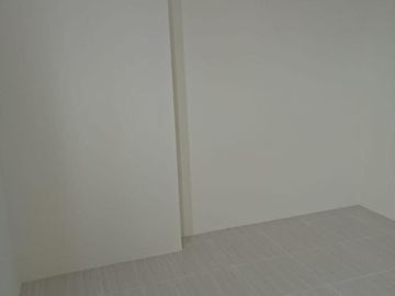 Jual cepat, Apartemen Puncak Dharmahusada 2 bedroom unfurnished Tower B Lantai 21