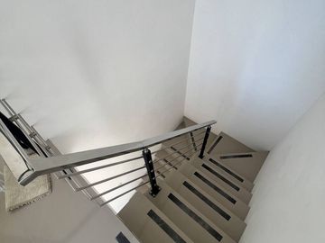 Disewakan, Rumah baru Regency One Babatan Pantai