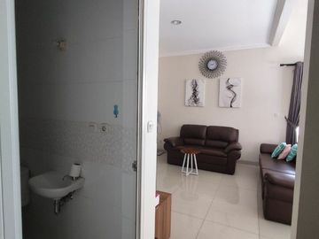 Rumah 2 Lantai Full Furnished di Suvarna Sutera 1K90001Y