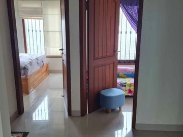 Jual Rumah Siap Huni di Jalan Albaidho I Lubang Buaya 4+1 Kamar Rooftop