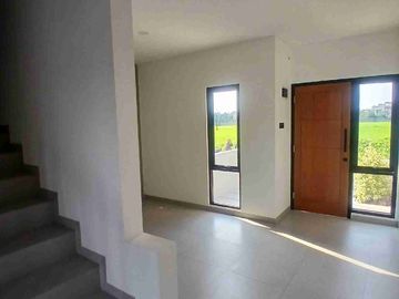 Dijual Rumah Minimalis Cantik Bebas Banjir Di Kemang Pratama. Kota Bekasi