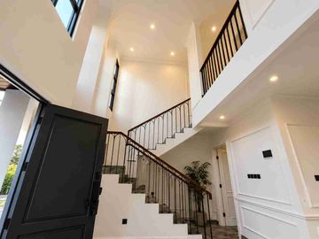 🏡 Dijual Rumah Siap Huni di Cluster Aurea – Kemang Pratama, Bekasi