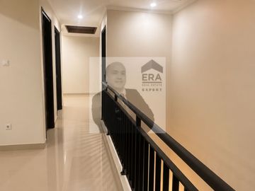 Rumah Baru!! Siap Huni Rumah Modern 3 Lantai di Rawamangun. Lihat Pasti Suka!