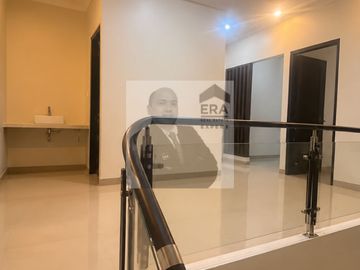 Rumah Baru!! Siap Huni Rumah Modern 3 Lantai di Rawamangun. Lihat Pasti Suka!