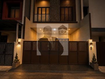 Rumah Baru!! Siap Huni Rumah Modern 3 Lantai di Rawamangun. Lihat Pasti Suka!