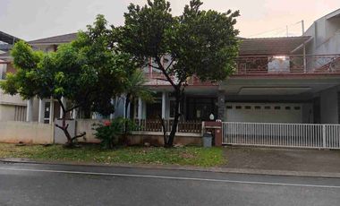 Disewakan Rumah di jalan utama Boulevard Kota Wisata. Cibubur. Bogor