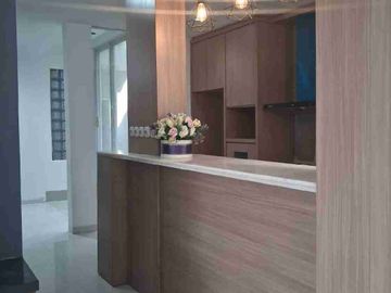 Dijual Rumah Mewah Semi Furnished Tingkat 3 Lantai di Perumahan Citragrand, Semarang
