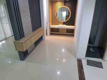 Dijual Rumah Mewah Semi Furnished Tingkat 3 Lantai di Perumahan Citragrand, Semarang