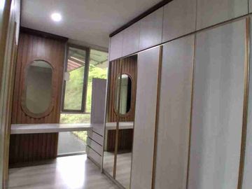 Dijual Rumah Mewah Semi Furnished Tingkat 3 Lantai di Perumahan Citragrand, Semarang