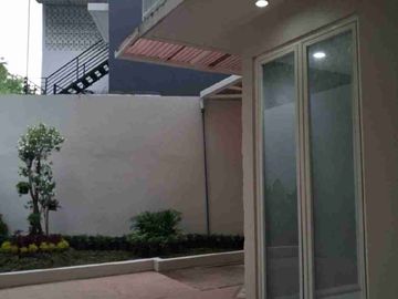Dijual Rumah Mewah Semi Furnished Tingkat 3 Lantai di Perumahan Citragrand, Semarang