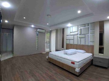 Dijual Rumah Mewah Semi Furnished Tingkat 3 Lantai di Perumahan Citragrand, Semarang