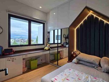 Rumah Emily modern lux elegance tipe Elsa premium full furnish dengan 4+1 KT dan carport 2 mobil + garasi 1 mobil