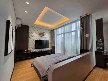 Rumah Emily modern lux elegance tipe Elsa premium full furnish dengan 4+1 KT dan carport 2 mobil + garasi 1 mobil
