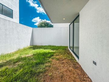 CASA EN VENTA CON RECÁMARA EN PLANTA BAJA EN LOMAS DE ANGELÓPOLIS III.