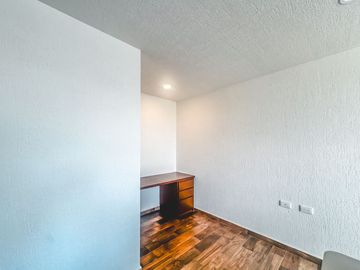 CASA EN VENTA CON RECÁMARA EN PLANTA BAJA EN LOMAS DE ANGELÓPOLIS III.