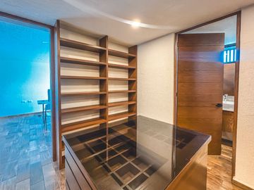 CASA EN VENTA CON RECÁMARA EN PLANTA BAJA EN LOMAS DE ANGELÓPOLIS III.