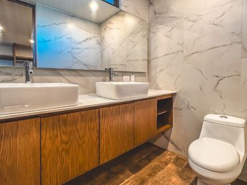 CASA EN VENTA CON RECÁMARA EN PLANTA BAJA EN LOMAS DE ANGELÓPOLIS III.