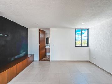 CASA EN VENTA CON RECÁMARA EN PLANTA BAJA EN LOMAS DE ANGELÓPOLIS III.