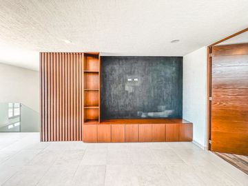 CASA EN VENTA CON RECÁMARA EN PLANTA BAJA EN LOMAS DE ANGELÓPOLIS III.
