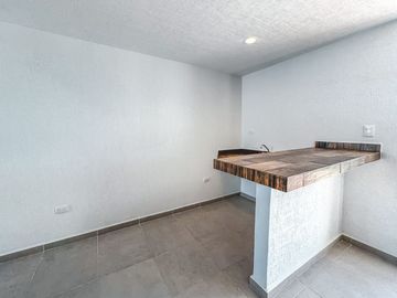 CASA EN VENTA CON RECÁMARA EN PLANTA BAJA EN LOMAS DE ANGELÓPOLIS III.
