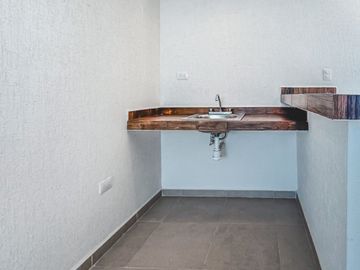 CASA EN VENTA CON RECÁMARA EN PLANTA BAJA EN LOMAS DE ANGELÓPOLIS III.