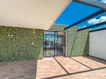CASA EN VENTA CON RECÁMARA EN PLANTA BAJA EN LOMAS DE ANGELÓPOLIS III.