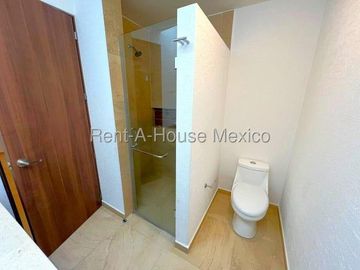 Zibatá, VENTA. Casa de 4 recámaras con 1 en planta baja y cuarto de TV