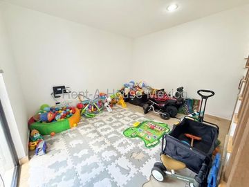 Zibatá, VENTA. Casa de 4 recámaras con 1 en planta baja y cuarto de TV
