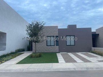 VENTA. Puerta Real - Casa de una planta con 2 recámaras