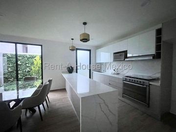 VENTA. Puerta Real - Casa de una planta con 2 recámaras