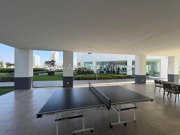 Departamento amueblado con estudio, roof, 4 recámaras, RENTA - Lomas del Marqués