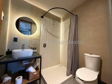 VENTA. Loma Dorada - Departamento con 1 recámara y terraza