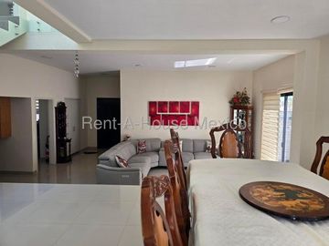 VENTA - Zibatá. Casa con sala de TV, 3 recámaras, estudio, oficina