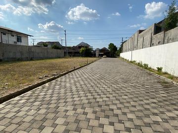kavlingan tanah siap bangun luas 150m2 posisi hadap timur lokasi strategis di perum venesia solobaru dekat dari rs dr oen soba