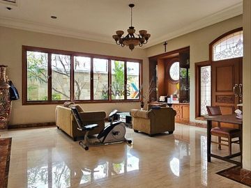 DIJUAL Rumah Mewah dan Premium 2Lt Ada Service Area Terpisah Siap Huni Keamanan 24 jam Dekat ke Pusat Perbelanjaan dan Kampus di Klojen