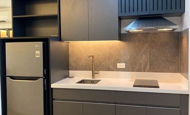 Furnished Studio with Parking in Makati | Century Spire