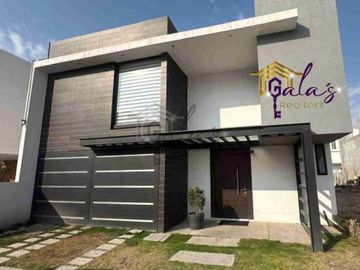 RENTA O VENTA, EXCLUSIVA RESIDENCIA FRENTE A LA UFD!!