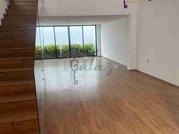 RENTA O VENTA, EXCLUSIVA RESIDENCIA FRENTE A LA UFD!!