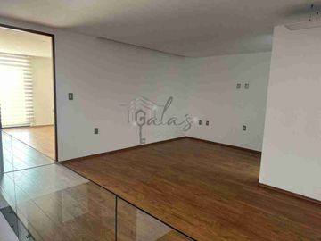 RENTA O VENTA, EXCLUSIVA RESIDENCIA FRENTE A LA UFD!!
