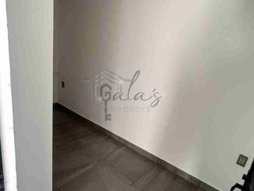 RENTA O VENTA, EXCLUSIVA RESIDENCIA FRENTE A LA UFD!!