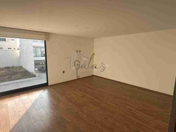 RENTA O VENTA, EXCLUSIVA RESIDENCIA FRENTE A LA UFD!!