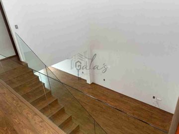 RENTA O VENTA, EXCLUSIVA RESIDENCIA FRENTE A LA UFD!!
